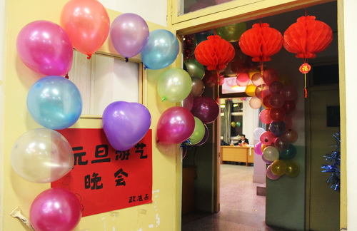 色彩絢麗、喜氣洋洋的活動現(xiàn)場