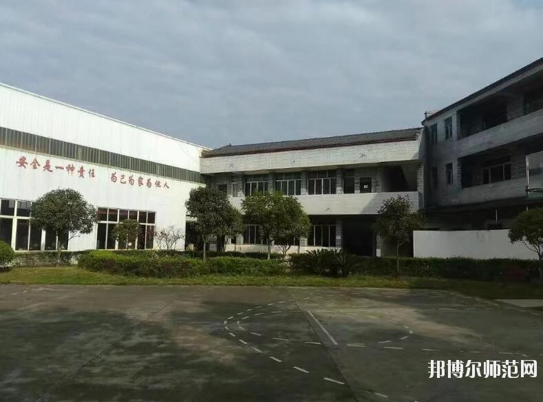 成都莊園機電職業技術幼兒師范學校2018年報名條件、招生對象