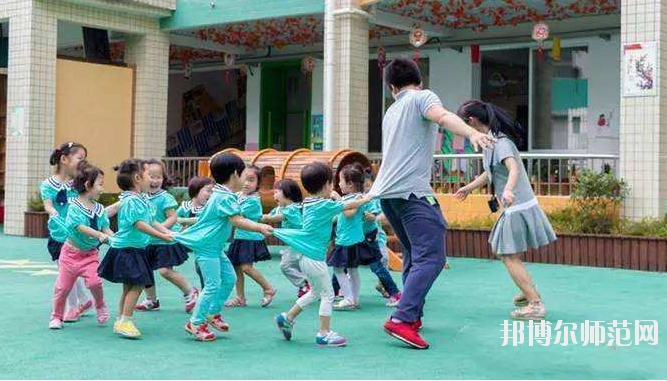 湖北2020年男生讀幼師學校學什么專業好