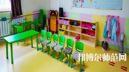 廣西2020年幼師學校和中專有哪些區別